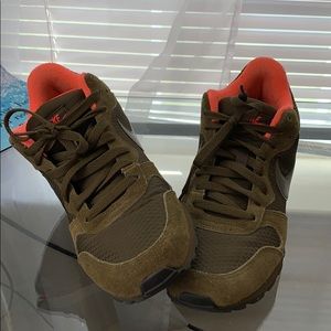 Women’s Nike MD Runner 2 mid